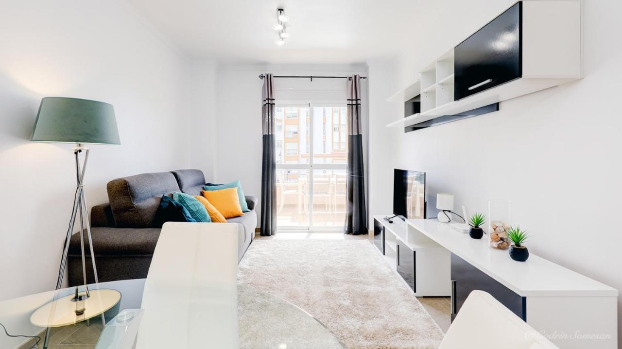 Cozy Apartment Overlooking Estepona'S Marina! Exteriör bild