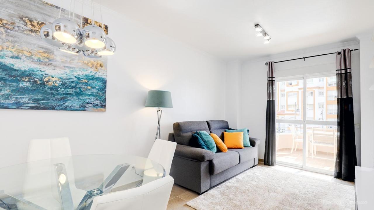 Cozy Apartment Overlooking Estepona'S Marina! Exteriör bild