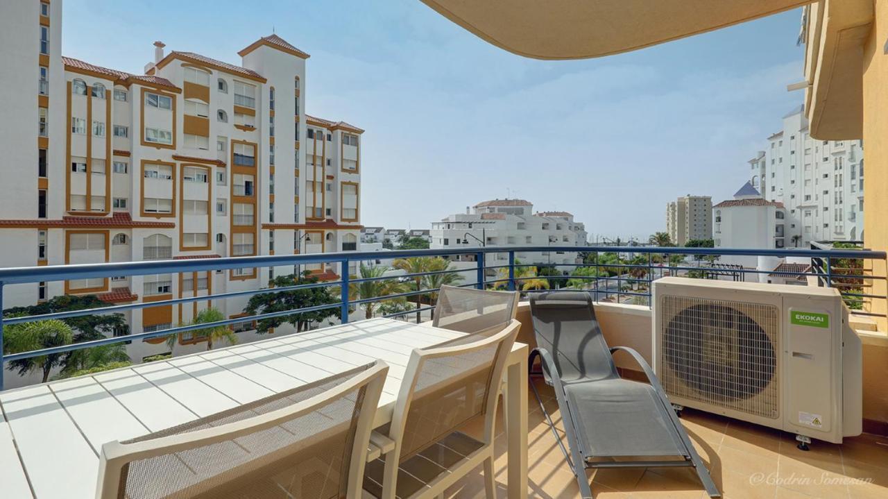 Cozy Apartment Overlooking Estepona'S Marina! Exteriör bild