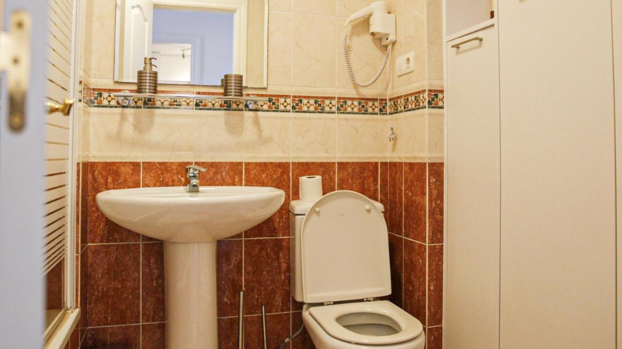 Cozy Apartment Overlooking Estepona'S Marina! Exteriör bild