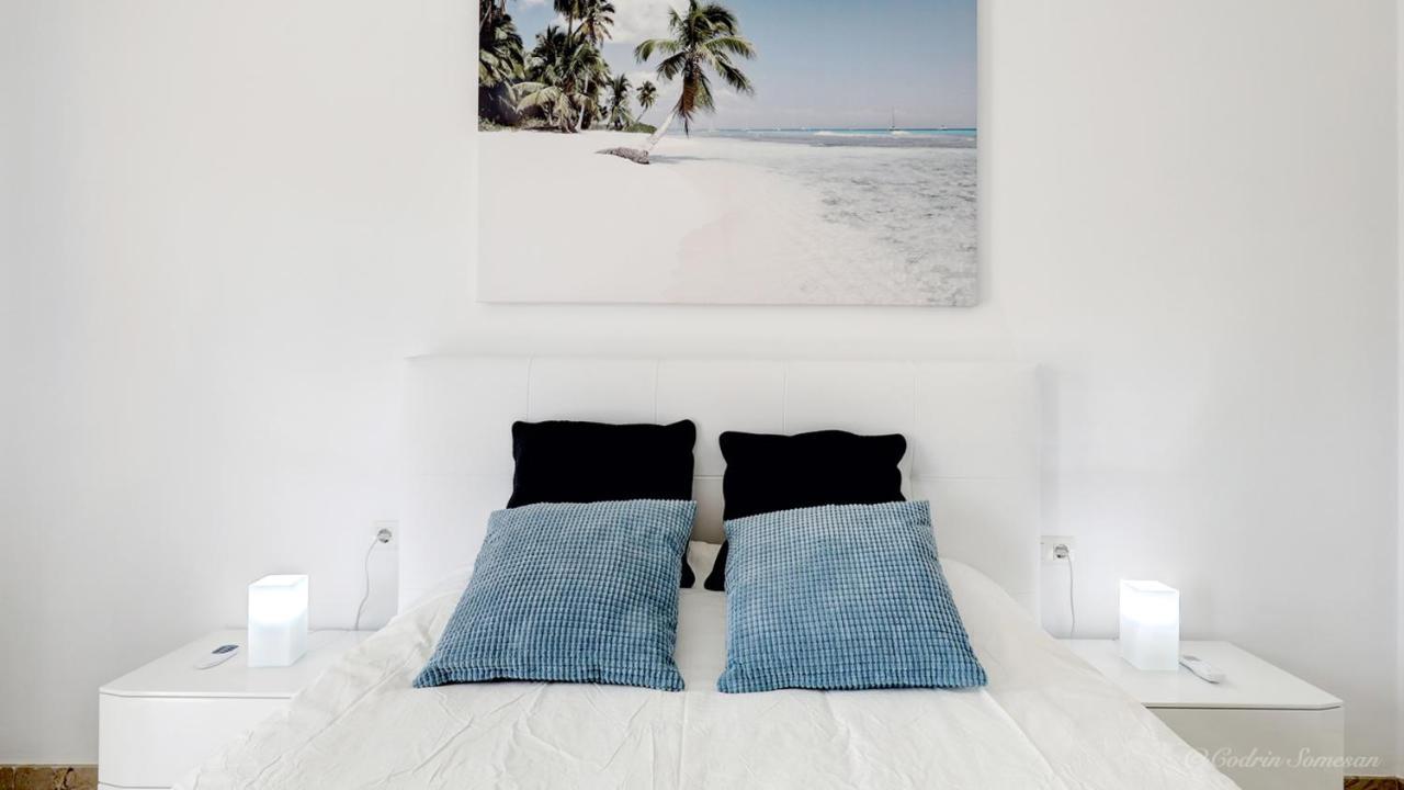 Cozy Apartment Overlooking Estepona'S Marina! Exteriör bild