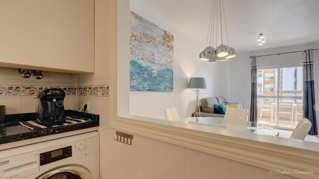 Cozy Apartment Overlooking Estepona'S Marina! Exteriör bild