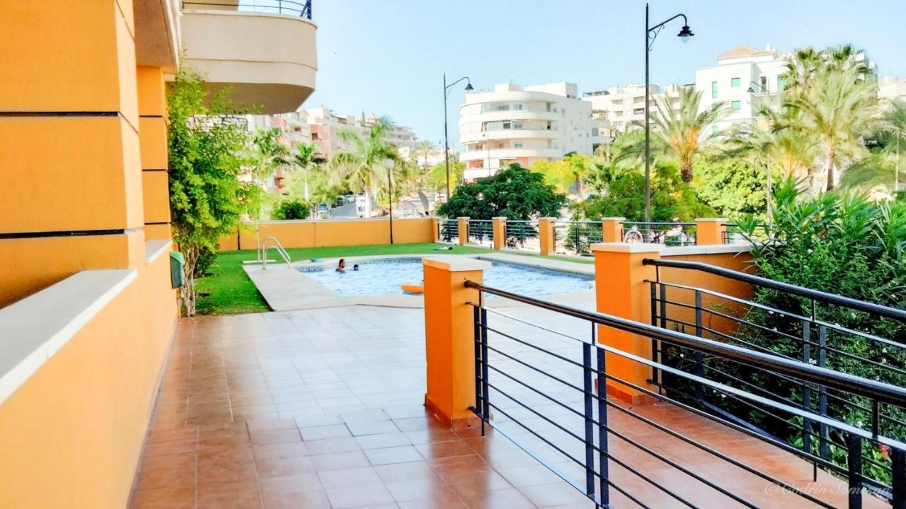 Cozy Apartment Overlooking Estepona'S Marina! Exteriör bild