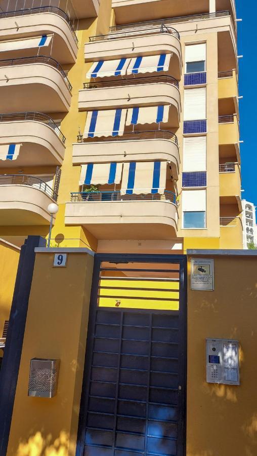 Cozy Apartment Overlooking Estepona'S Marina! Exteriör bild