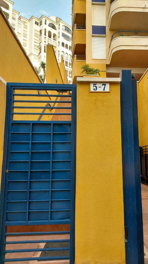 Cozy Apartment Overlooking Estepona'S Marina! Exteriör bild