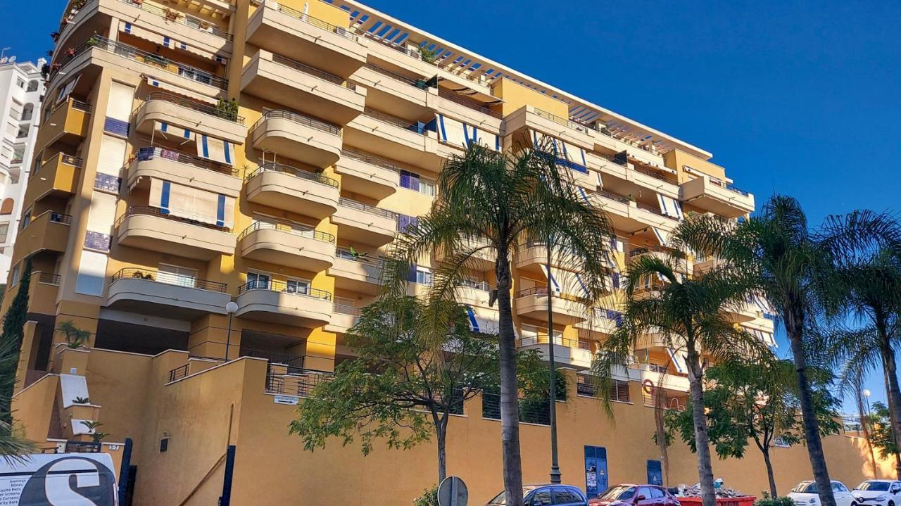 Cozy Apartment Overlooking Estepona'S Marina! Exteriör bild