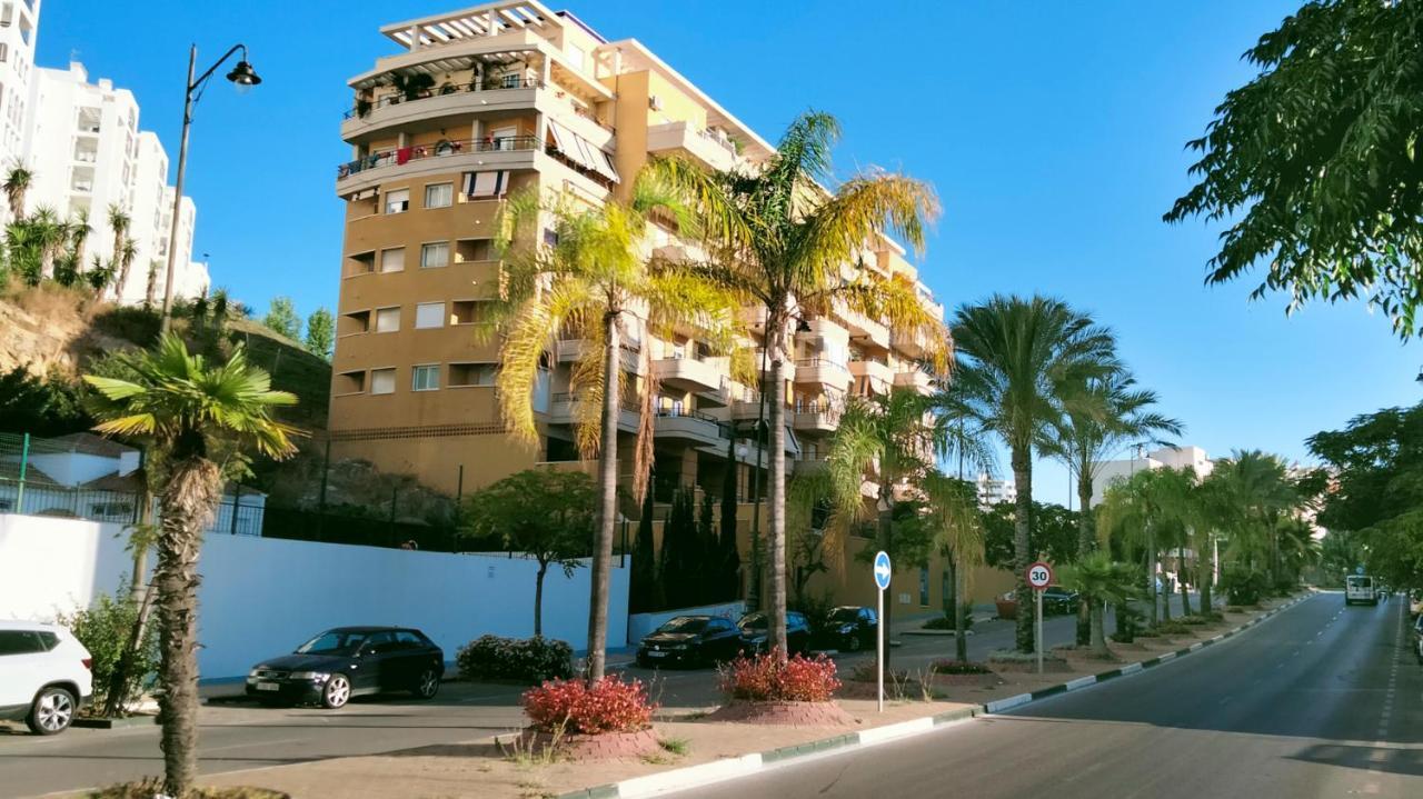 Cozy Apartment Overlooking Estepona'S Marina! Exteriör bild
