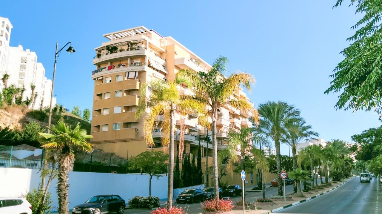 Cozy Apartment Overlooking Estepona'S Marina! Exteriör bild