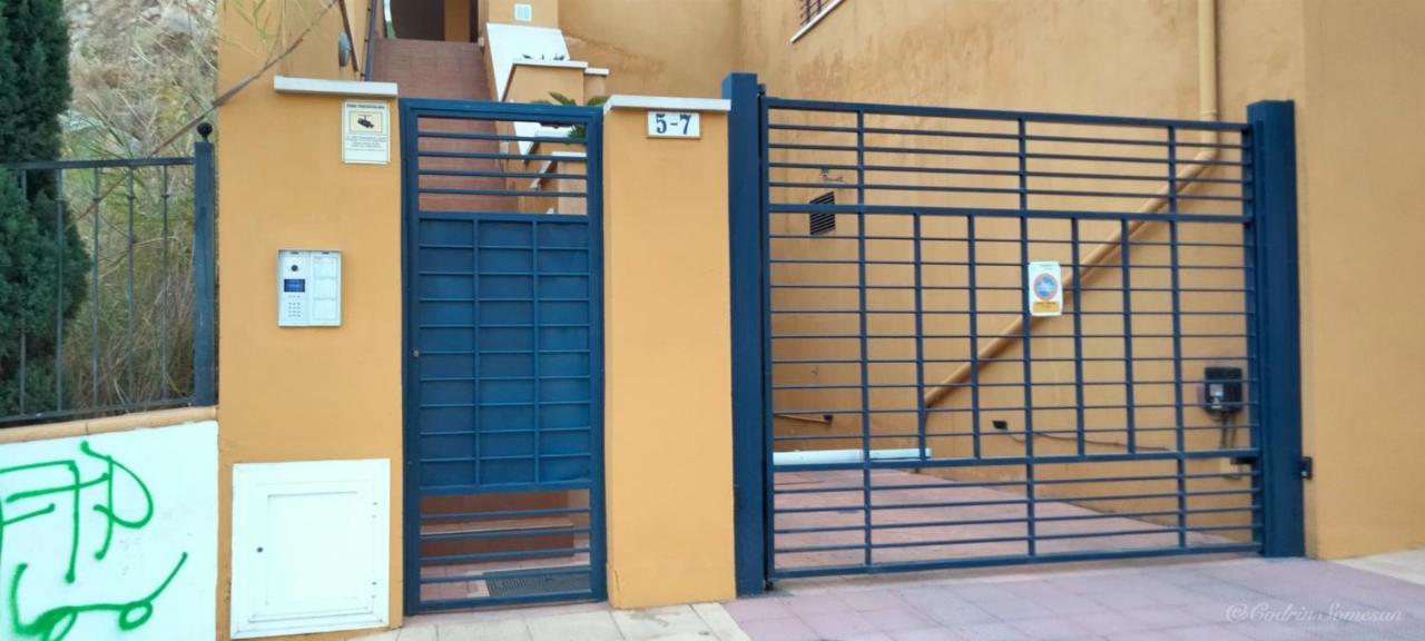 Cozy Apartment Overlooking Estepona'S Marina! Exteriör bild